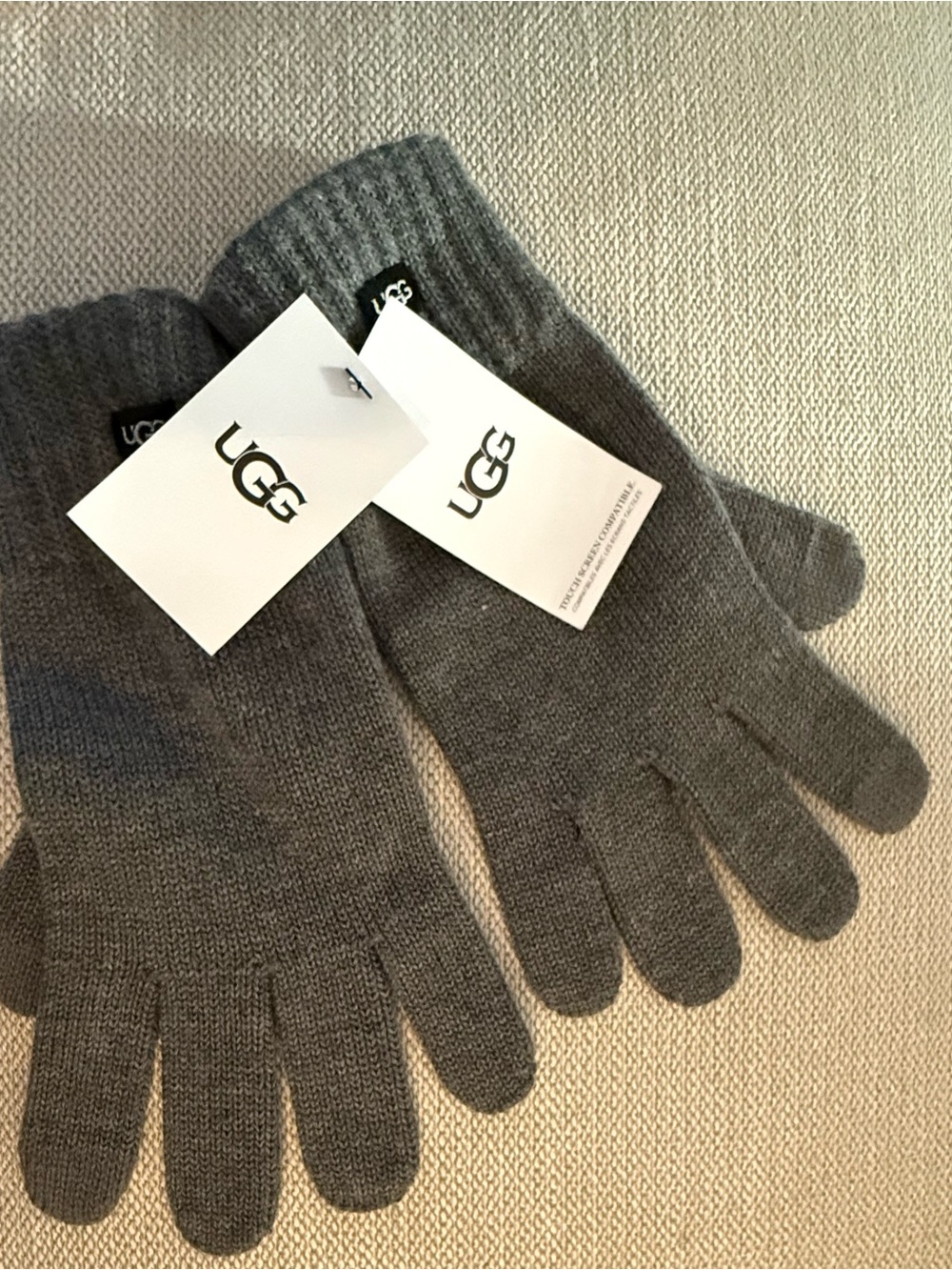 UGG Gray Knit tech Gloves - Picture 2 of 3